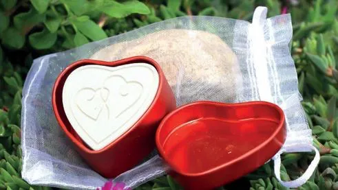 DIFFUSEUR GALET POREUX COEUR ROUGE