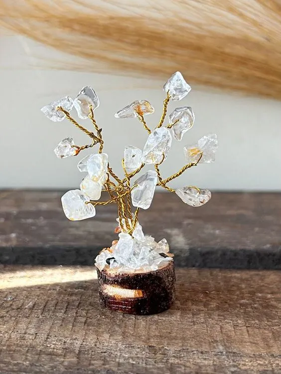 MINI ARBRE GEMMES BASE BOIS/QUARTZ DE ROCHE BLANC