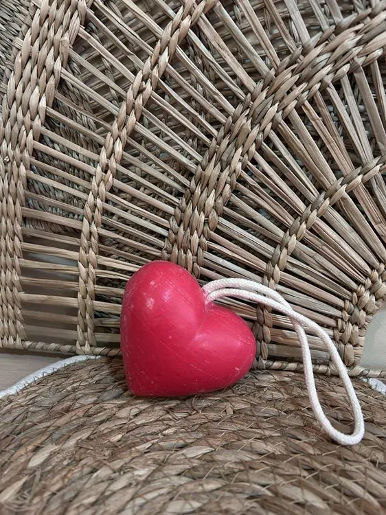 SAVON COEUR POMME D'AMOUR AVEC CORDE