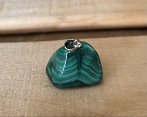 PENDENTIF PIERRE ROULEE MALACHITE