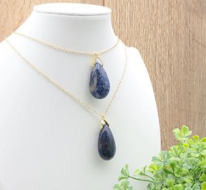 PENDENTIF GOUTTE SAUTOIR SODALITE BRESIL A+